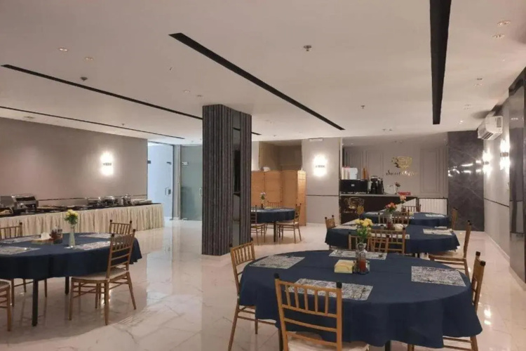 Sweet Land Hotel