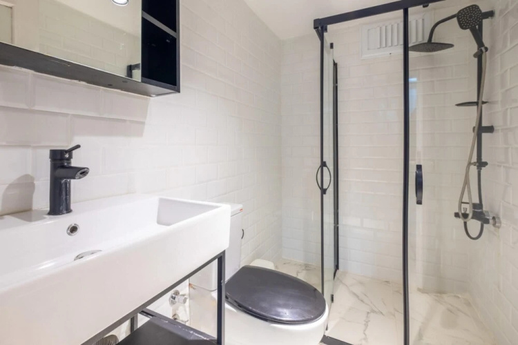 Home With Private Garden Close to Osmanbey Metro