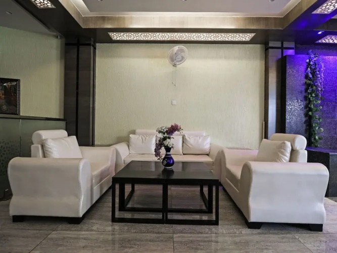 OYO 15556 Hotel Wind Palace