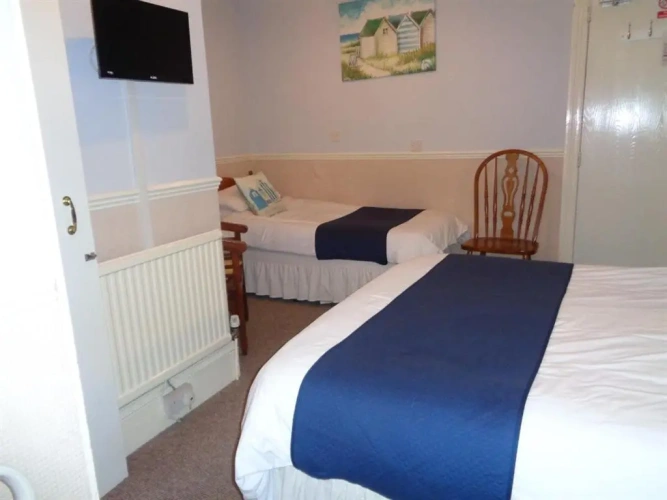 Standard Triple room