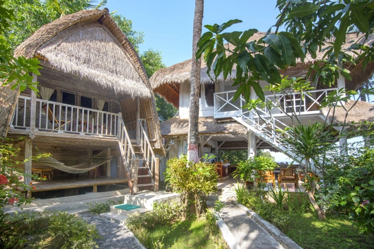 Bungalow with garden view