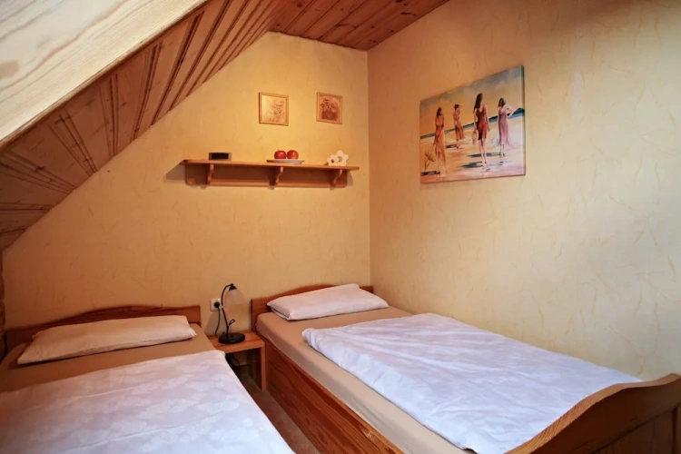 3 Bedrooms Cottage with balcony