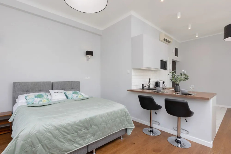 Chmielna 1/3 Studio #3 by Renters