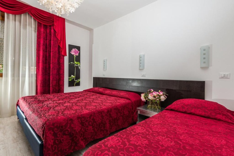 Standard Triple room