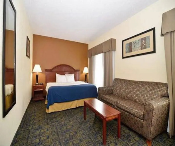 Comfort Inn & Suites Cincinnati Uptown Clifton
