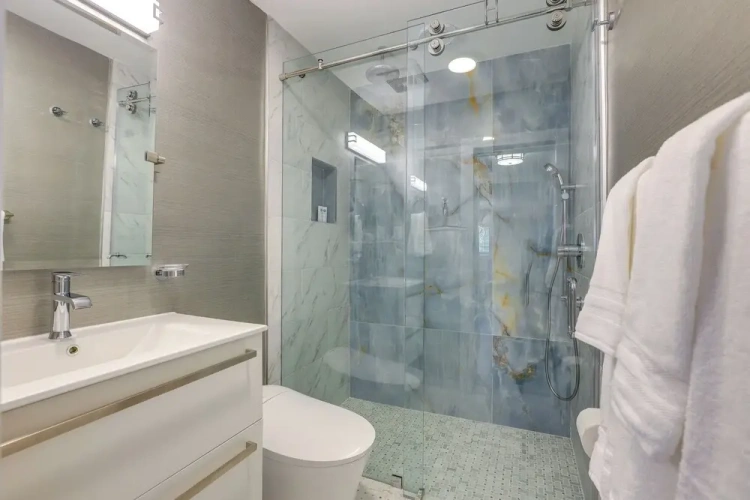 3 Bedrooms Apartment