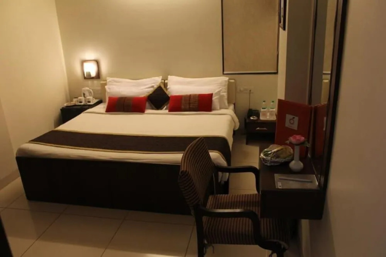 Hotel R K Palace