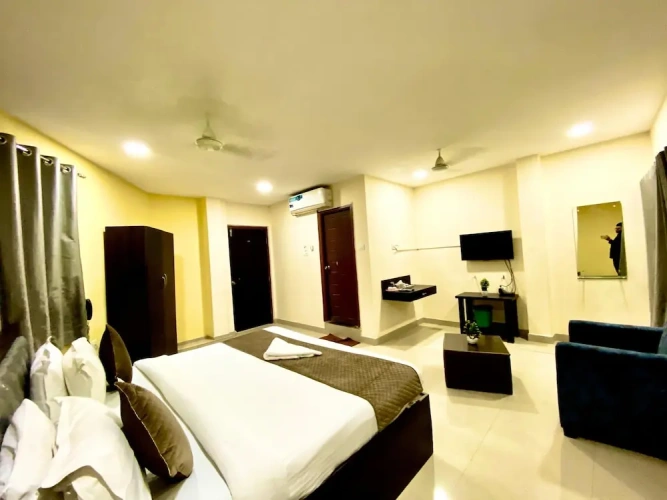 Standard Double room with city view