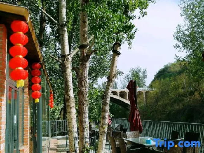 Yijing Tingxi Village Inn
