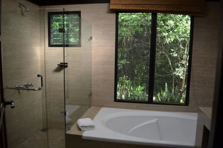 Jungle Lodge Hotel