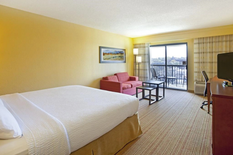 Courtyard By Marriott Vanderbilt-West End