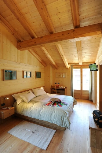 1 Bedroom Superior room with balcony and with mountain view
