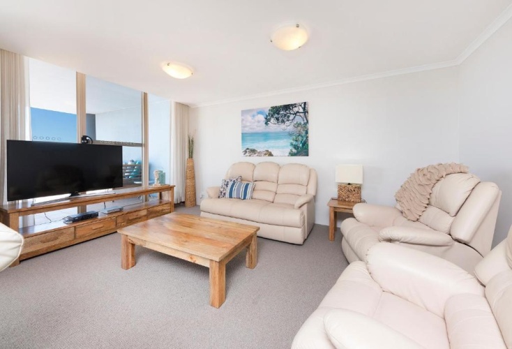 3 Bedrooms Apartment beachfront