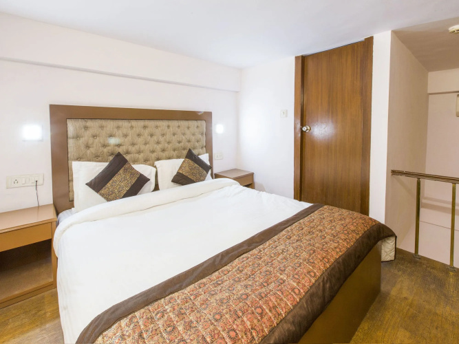 OYO 15515 Hotel Landmark Inn
