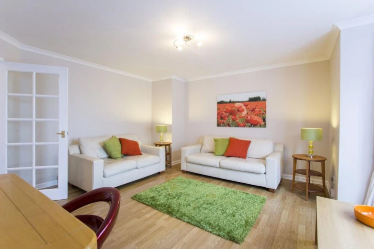 2 Bedroom Flat In Edinburgh