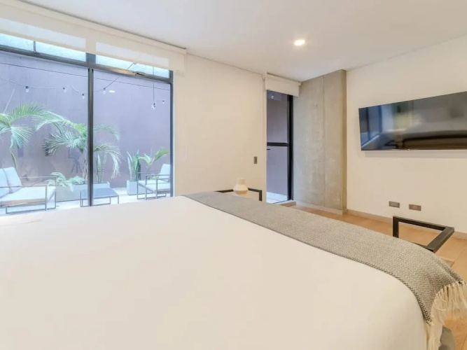 Panoramic 3 BR w Balcony in Laureles Medell n
