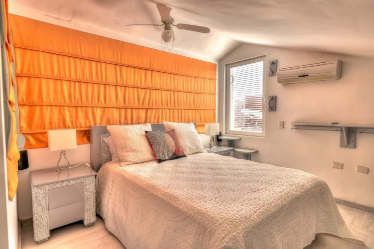 Neat 2 Bedroom Apartment Next to the Beach S-i401