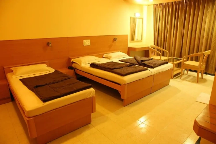 Standard Triple room