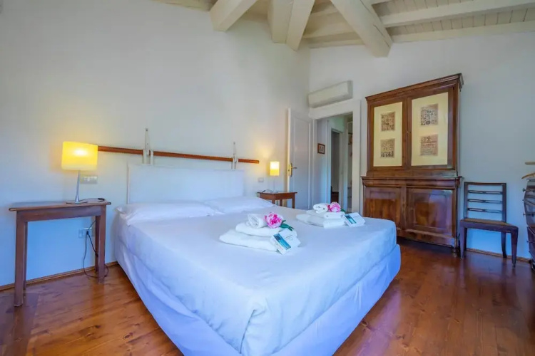 Villa Faccioli Deodara With Shared Pool