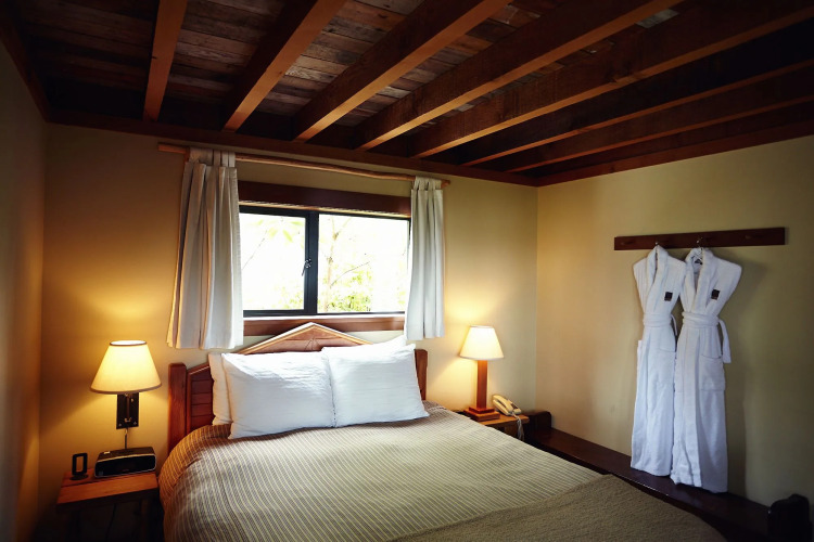 Middle Beach LodgeOver view