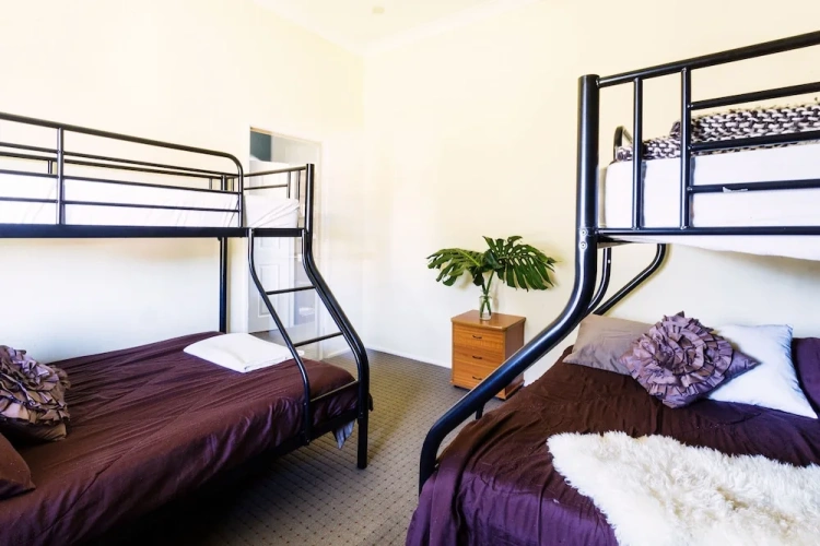 3 Bedrooms Cottage