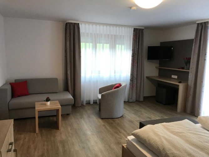 Standard Twin room with balcony