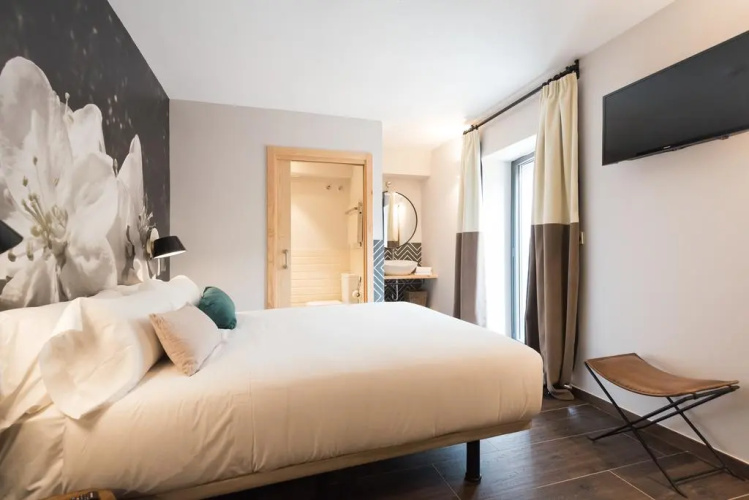Hotel Sagarlore