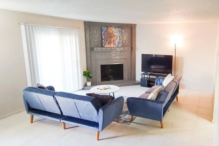 3 Bedrooms Apartment