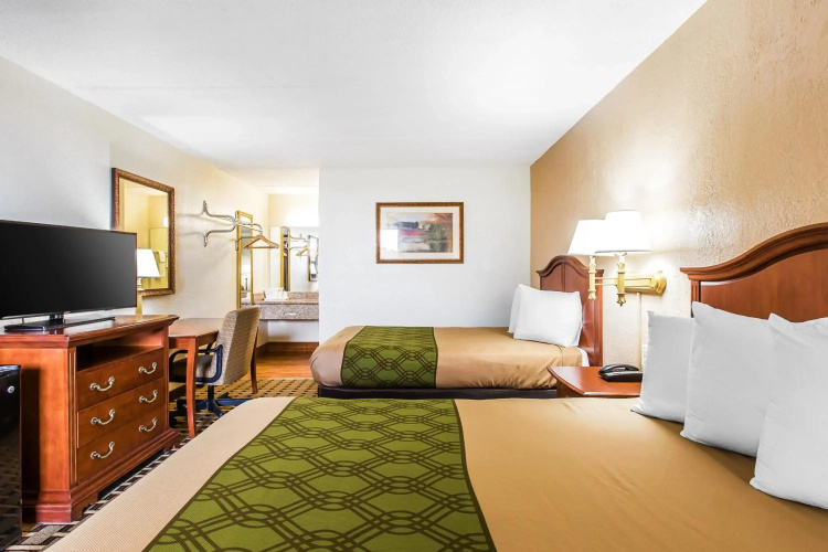 Econo Lodge Savannah Midtown