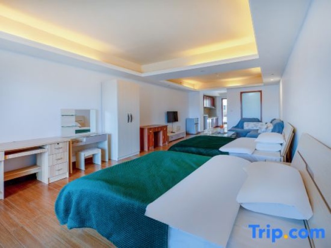 Standard Twin room with garden view