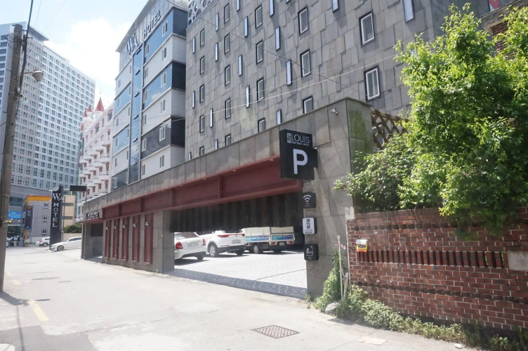 Louis Hotel