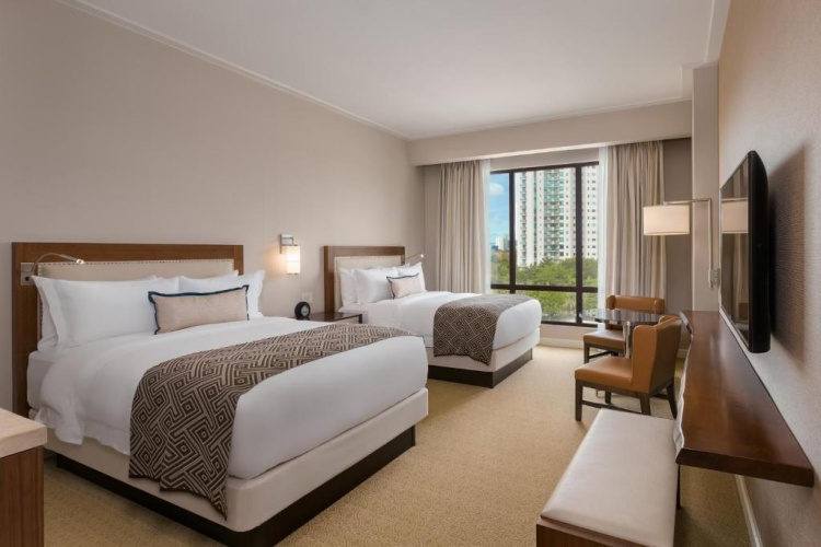 Deluxe Quadruple room with city view