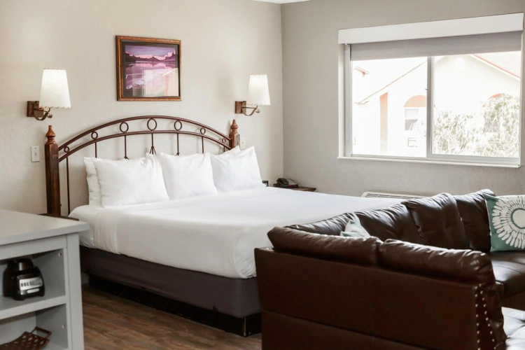 Aarchway Inn
