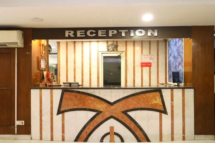OYO 27012 Hotel Sk Residency
