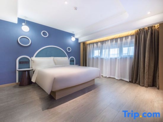 Double Duplex Suite with street view