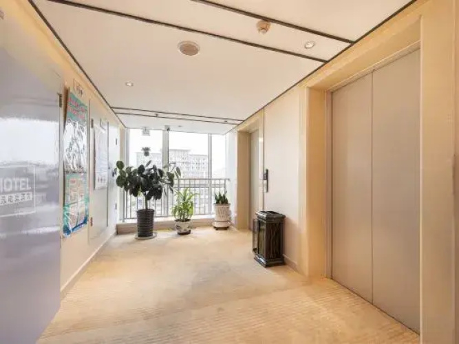 9s Smart Electron Competition Hotel