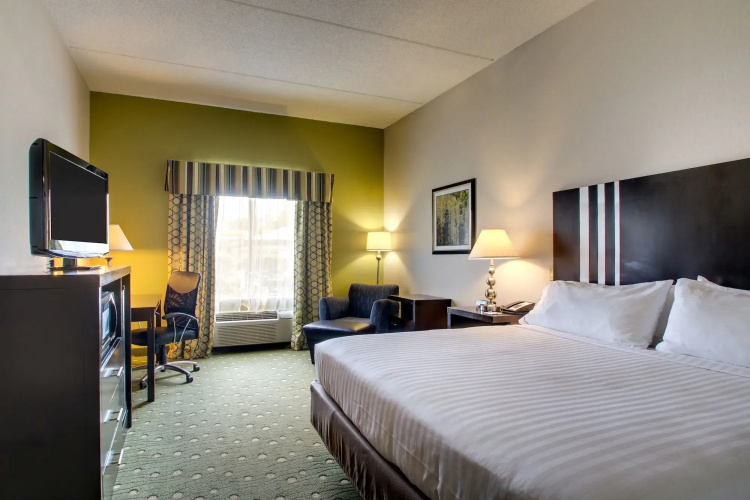 Holiday Inn Express Suites Live Oak