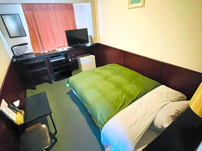 Shinmaebashi Station Hotel