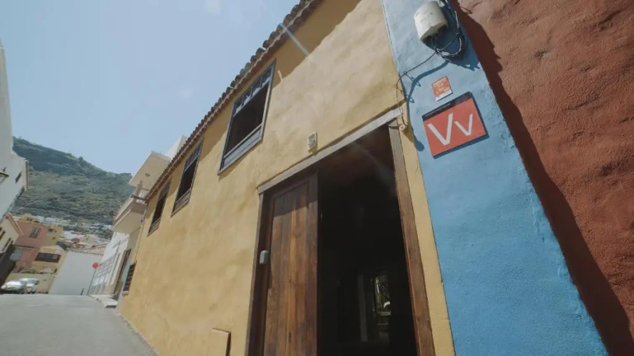 4 Bedrooms Single Cottage