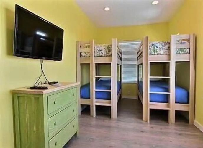6 Bedrooms Bed in Dorm