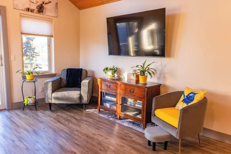 Lakeshore Suites