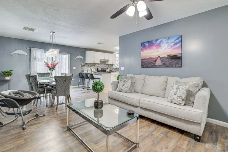 4 Bedrooms Cottage