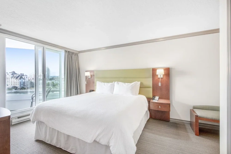 1 Bedroom Suite with balcony and with water view