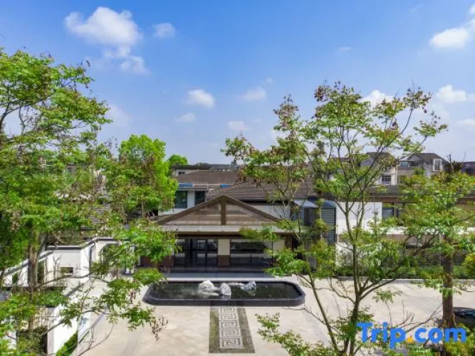 Yihong Hotel