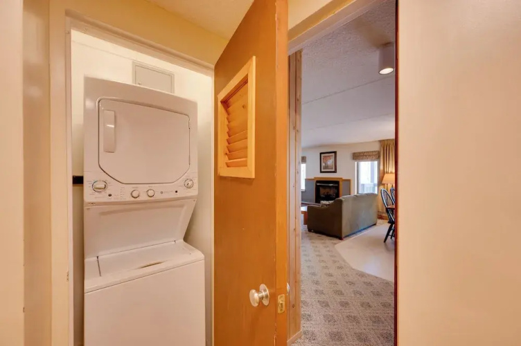 Close to Smuggs Lifts! Cozy Mountain-view Condo