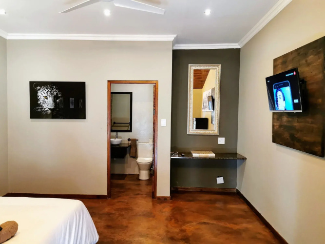 Aerotropolis Guest Lodge