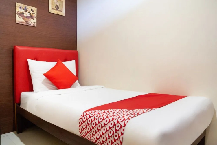 OYO 153 Monclaire Suites