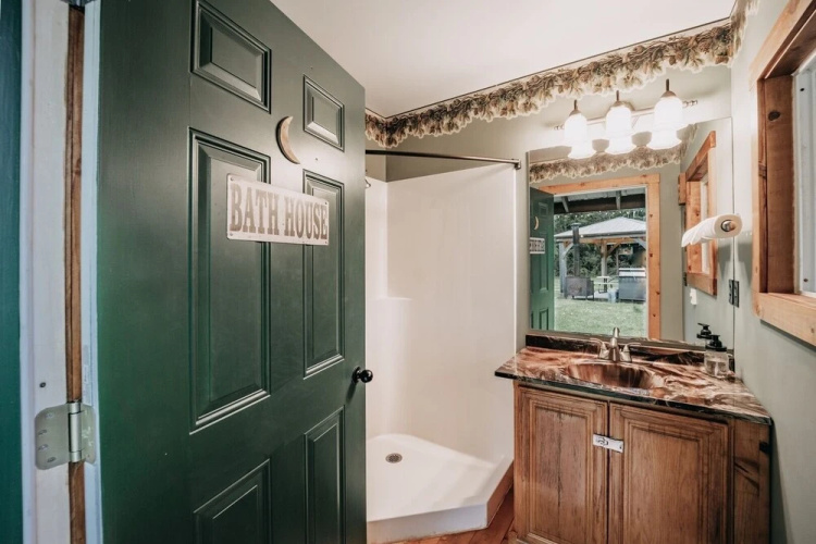 71mf- Rustic - Pets Ok - Sleeps 4 1 Bedroom Cabin by RedAwning
