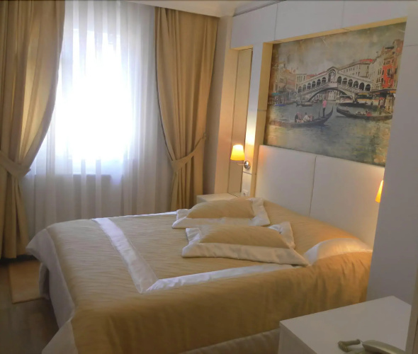 Hotel La White