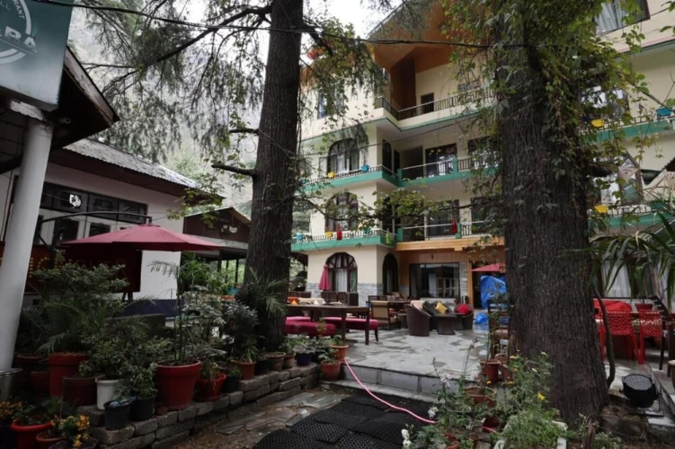 The Rainbow Inn and Cafe